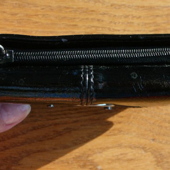 Kenneth Cole Reaction Black Tri-Fold Wallet with Zippered Change Pocket - Picture 4 of 7